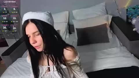 mellhyees online show from December 21, 8:59 pm