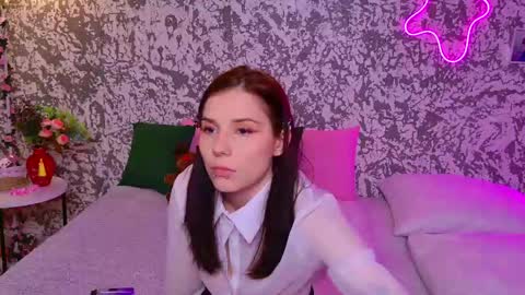 mellhyees online show from March 30, 5:46 pm