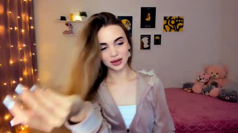 Tessa online show from December 10, 9:33 pm