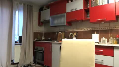 Melly online show from February 3, 6:33 am