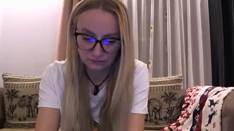 Melly online show from November 9, 4:21 pm