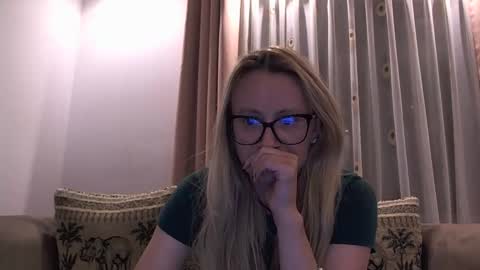 Melly online show from May 10, 8:37 pm