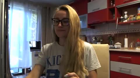 Melly online show from September 19, 7:01 am