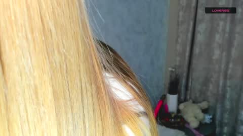 MelMooon online show from January 4, 2:14 pm