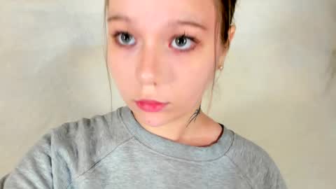 MelMooon online show from February 5, 10:41 am