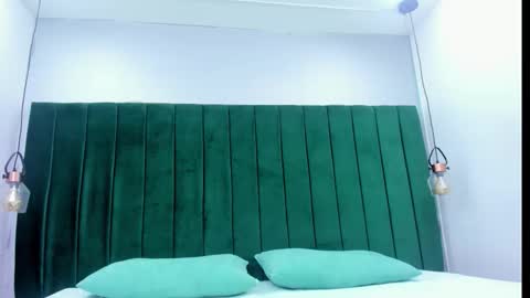 melody_kener online show from February 2, 9:00 pm