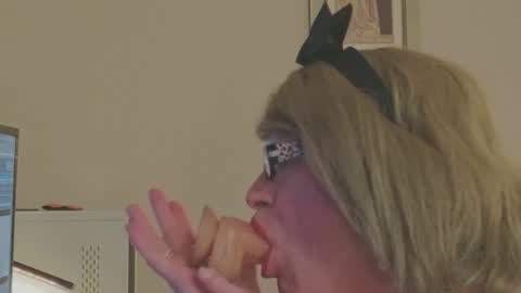 Melody online show from November 9, 2:53 pm