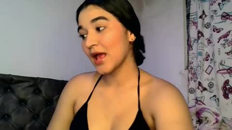 Snapshot of melodyysweetie chatting on October 8, 1:24 am melodyysweetie online show from October 8, 1:24 am