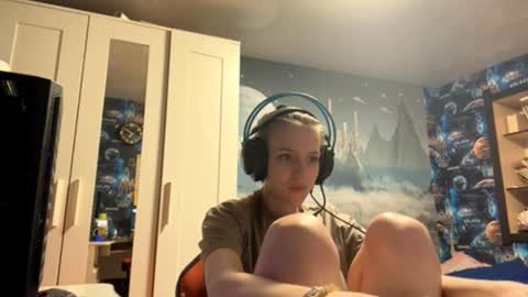 Hi Im Aria 18 years old online show from October 14, 2:09 pm