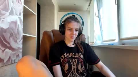 Hi Im Aria 18 years old online show from October 1, 2:16 pm