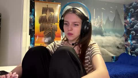 Hi Im Aria 18 years old online show from December 5, 2:59 pm