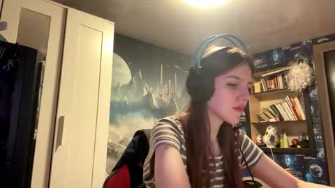 Hi Im Aria 18 years old online show from September 27, 3:10 pm