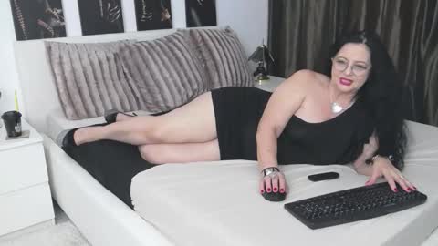 MelynaBrown online show from December 3, 10:10 pm