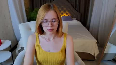memymee_ online show from June 24, 1:23 am