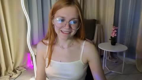 memymee_ online show from June 15, 2:25 am