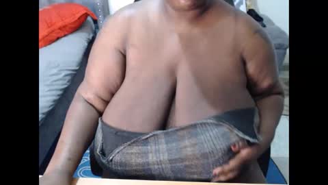 bigboobsass online show from January 10, 3:01 am