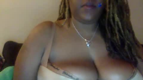 mercedesbuxxx online show from December 1, 5:16 am