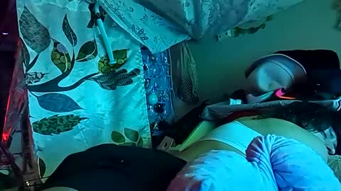 gurlnips online show from February 26, 1:11 pm