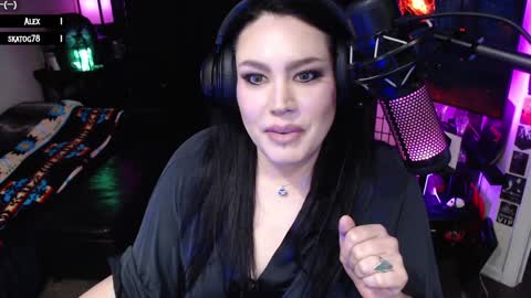 MetalPocahotass online show from December 8, 3:18 am