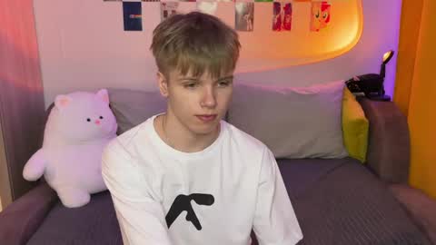 Arthur online show from April 16, 9:39 pm