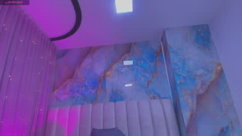 Emi online show from April 6, 7:15 pm