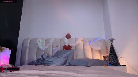 Emi online show from December 17, 8:15 pm