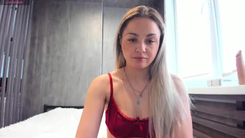 Mia online show from April 6, 3:15 am