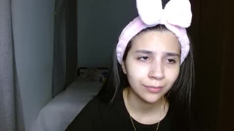 Mia online show from November 13, 4:15 am