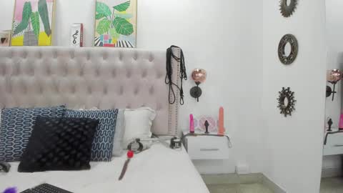 Mia Bek online show from December 13, 8:51 am