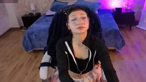 mia online show from May 26, 4:51 am