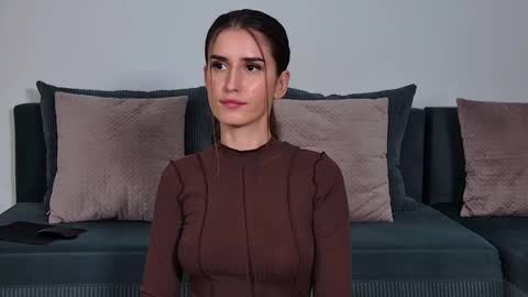 Freya Allen online show from November 15, 12:12 am