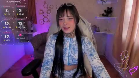 Mia online show from November 7, 3:14 pm