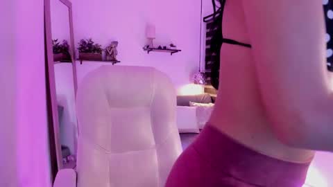 Mia online show from March 27, 9:05 pm