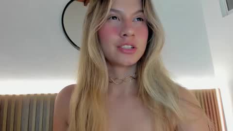 M I A  online show from February 4, 7:07 pm