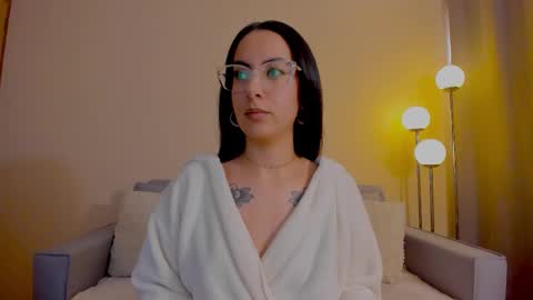 Sarah Luna online show from February 5, 6:33 pm