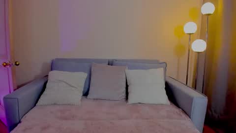 Sarah Luna online show from February 20, 5:15 pm