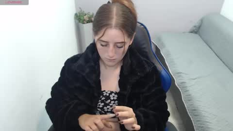 Mia online show from October 8, 2:12 pm