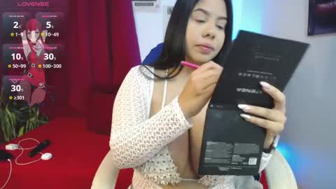 Mia online show from December 17, 10:22 am