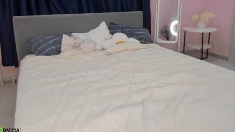 Mia online show from June 25, 5:12 am