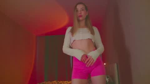 Mia online show from March 11, 4:08 am