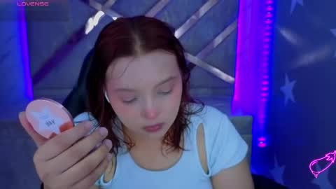 Mia online show from June 2, 1:24 pm