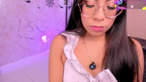 Mia online show from November 16, 2:19 pm