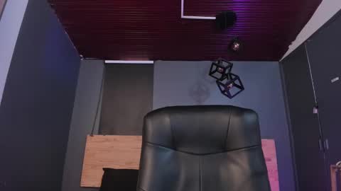 Val  online show from February 6, 8:56 pm