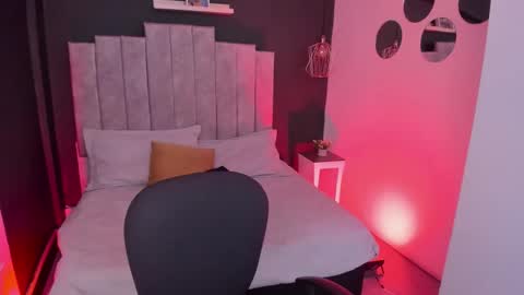 Val  online show from March 25, 7:53 pm