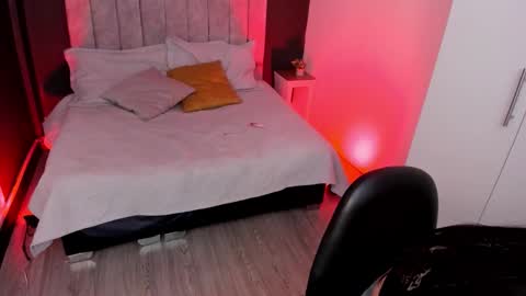 Val  online show from March 12, 8:01 pm