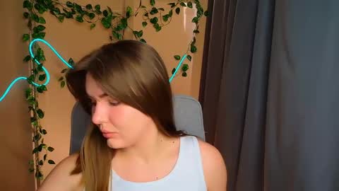 mia_lemm online show from April 17, 7:00 am