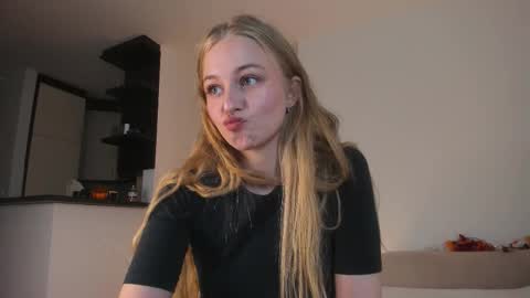 Snapshot of mia_meows chatting on October 23, 4:30 pm Mia here Appreciate your support online show from October 23, 4:30 pm