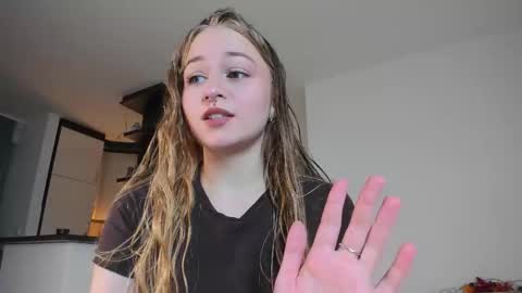 Mia here Appreciate your support online show from October 31, 1:11 pm