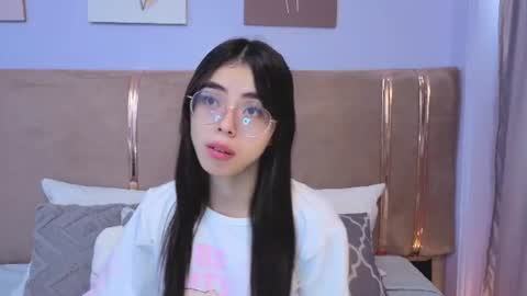 Mia online show from July 18, 8:11 pm