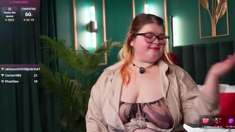 Sweet Mia online show from February 10, 6:00 pm